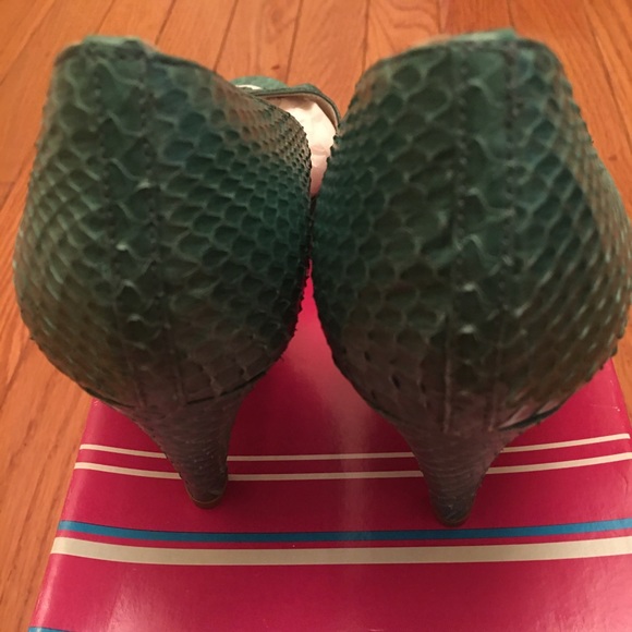 Bcbg girls Leather snake skin sandals worn once - Picture 4 of 5